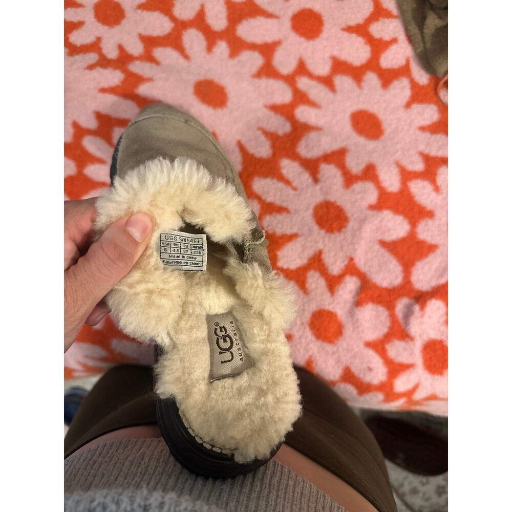 UGG shoes - Picture 6 of 6